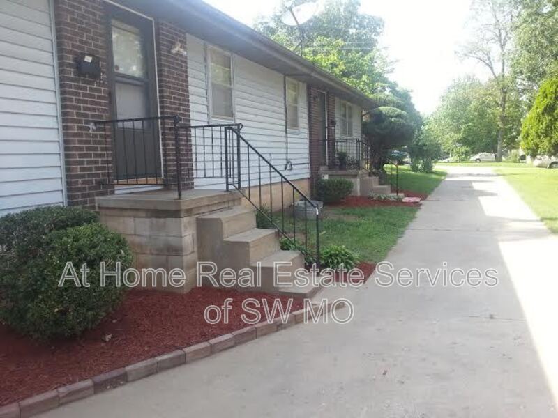 Springfield Condo: 2002-A E Monroe