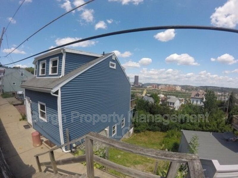 Pittsburgh House: 6 Regina St