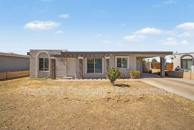 Phoenix House: 4328 E Saint Catherine Ave