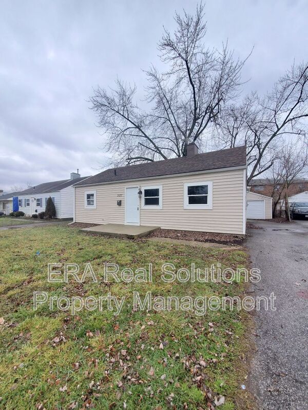 Columbus House: 3077 Brownlee Ave