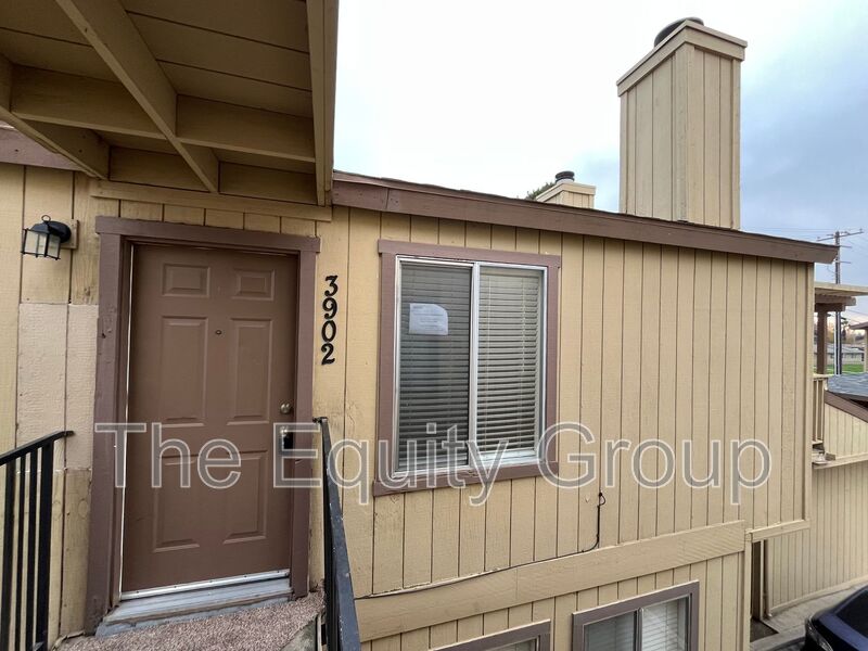 Visalia House: 3902 West Meadow Ave