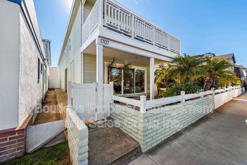 NEWPORT BEACH House: FRONT UNIT-1707 W BALBOA