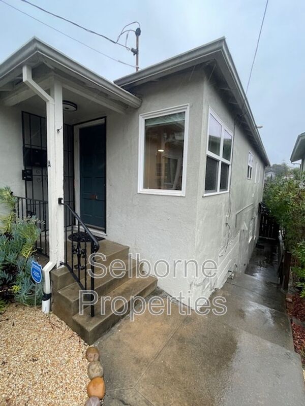 Oakland House: 624 Valle Vista Ave