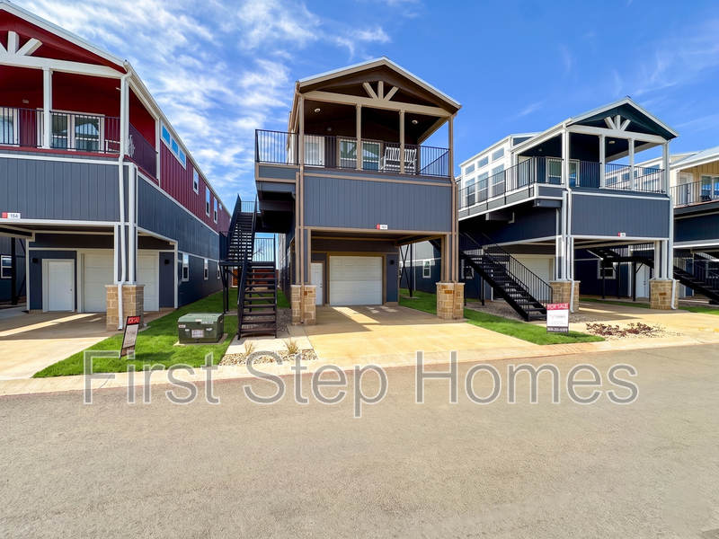Oak Point House: 153 Cabrera Street