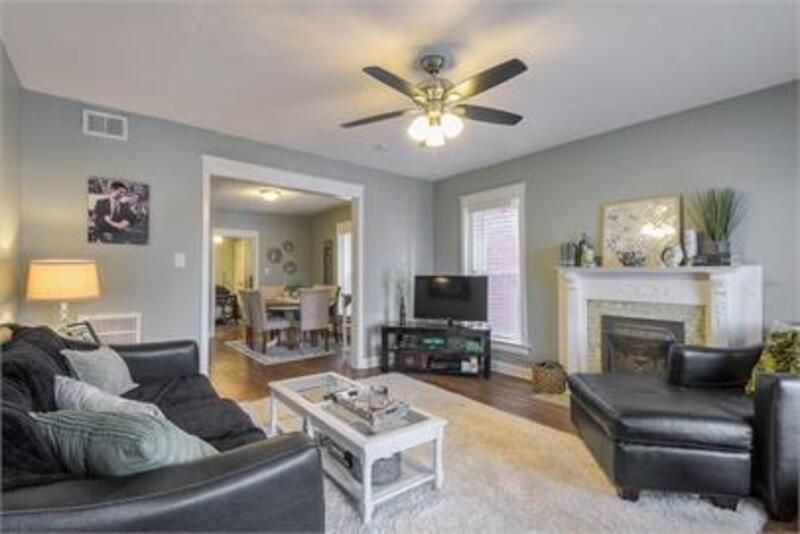 Kansas City Condo: 2541 Cherry St - 1S