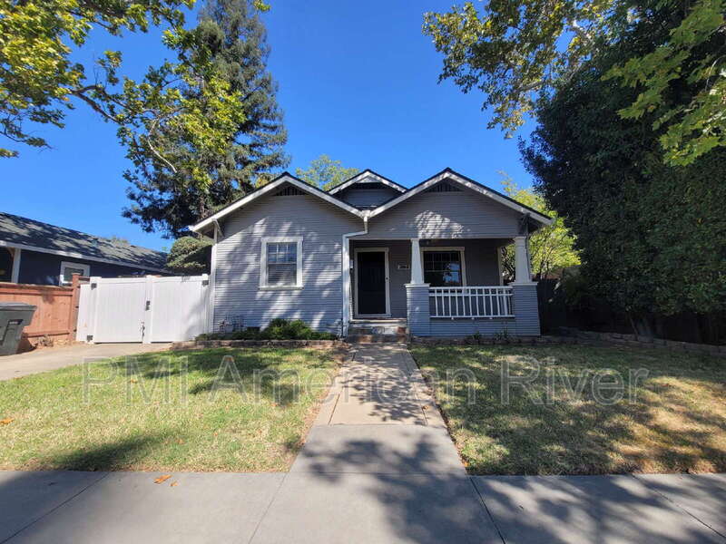 Sacramento House: 2153 7th Ave