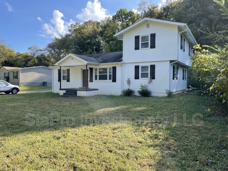 Goodlettsville House: 122 Bellar Dr