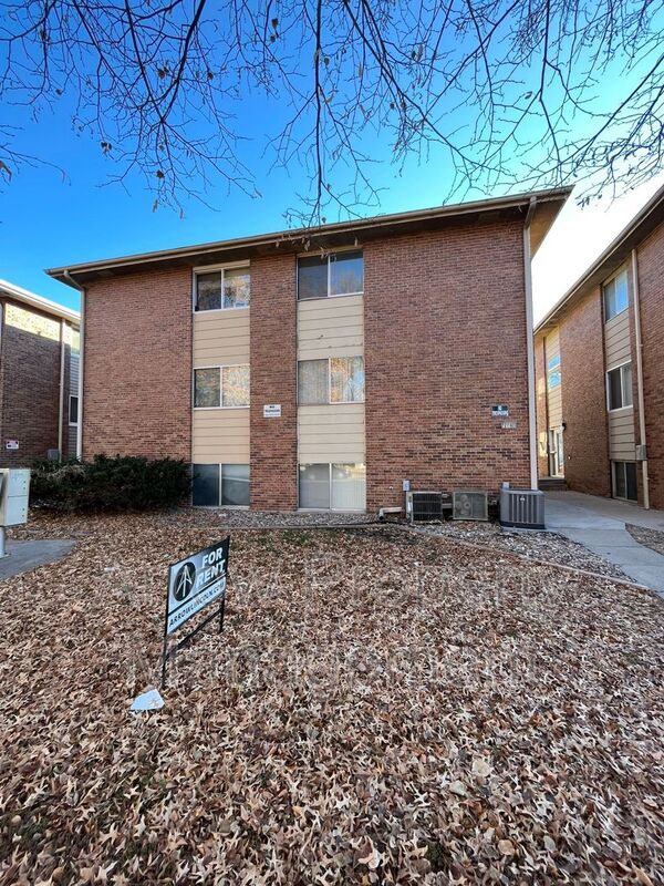 Lincoln House: 1119 E St