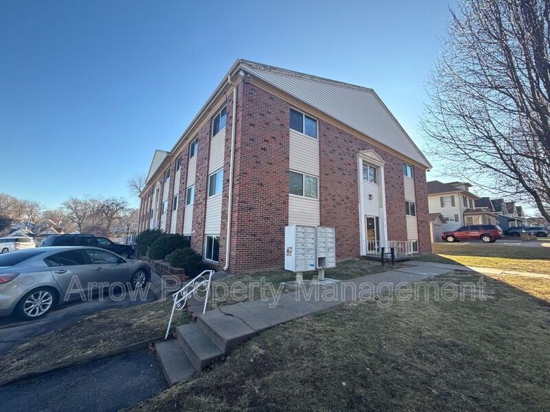 Omaha House: 2119 Arbor Street-208