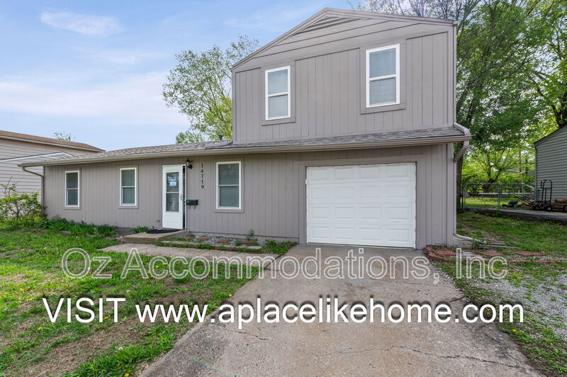 Grandview House: 14719 Bellaire Ave