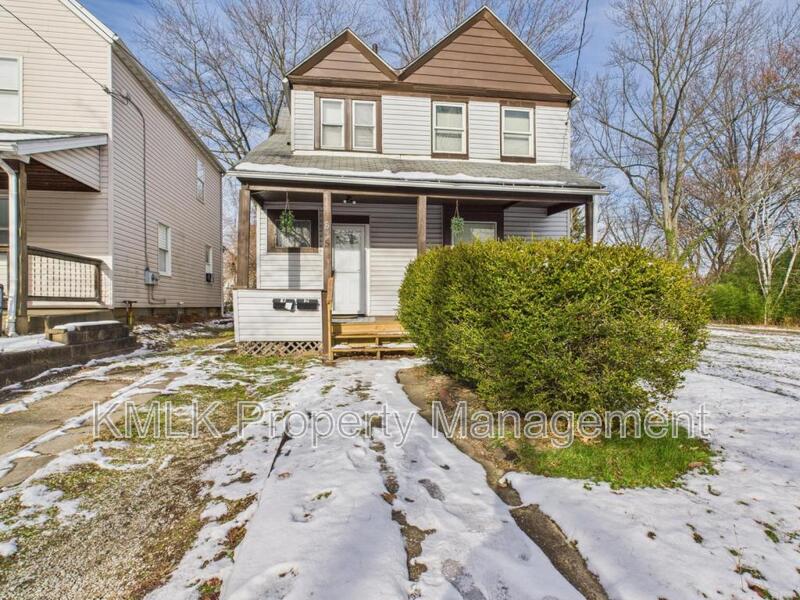 Akron Condo: 635 Hazel St