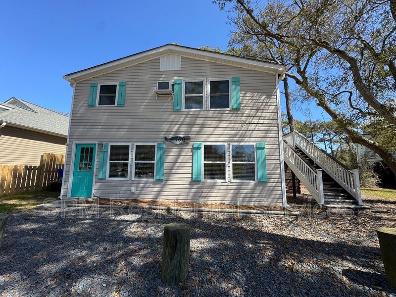 Oak Island House: 100 NE 43rd St.