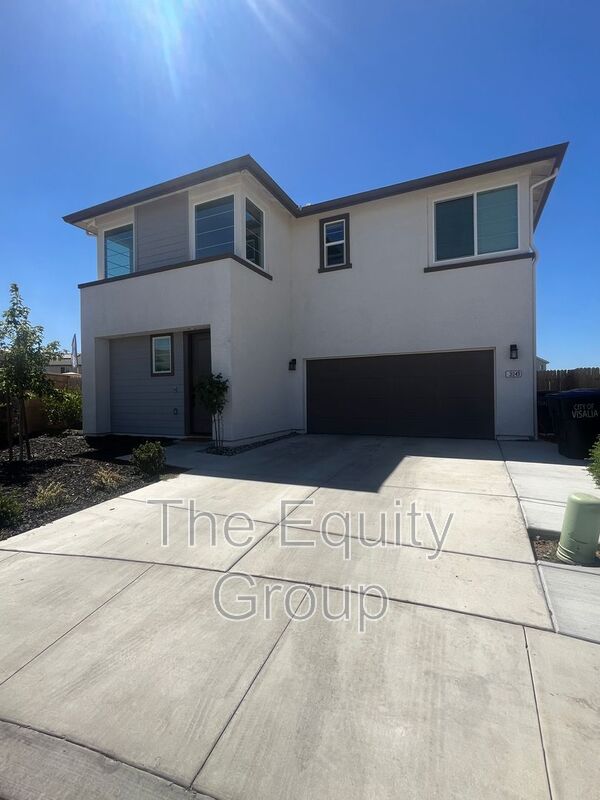 Visalia House: 3049 N Dudley St