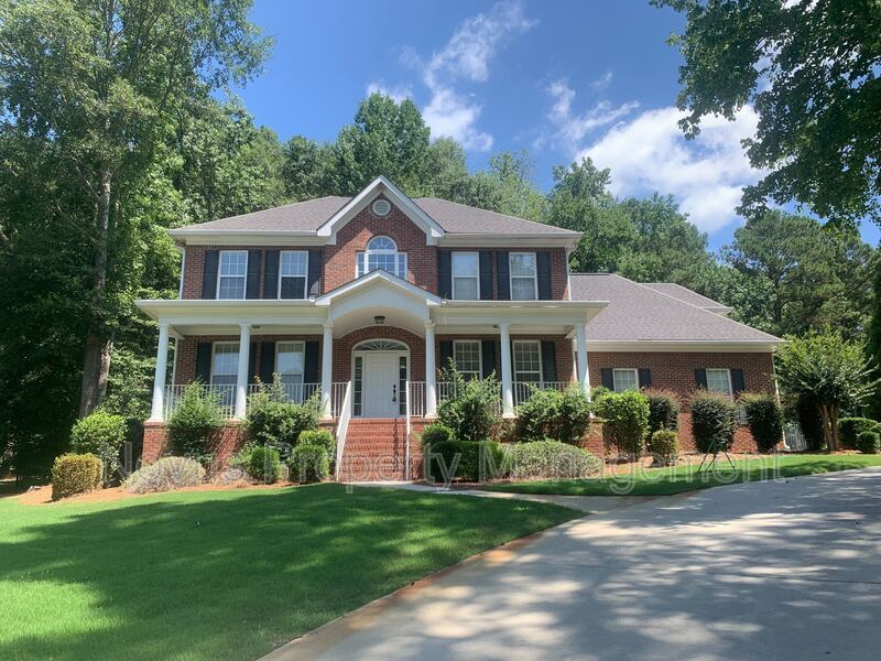 Tyrone House: 119 Tullamore Trail