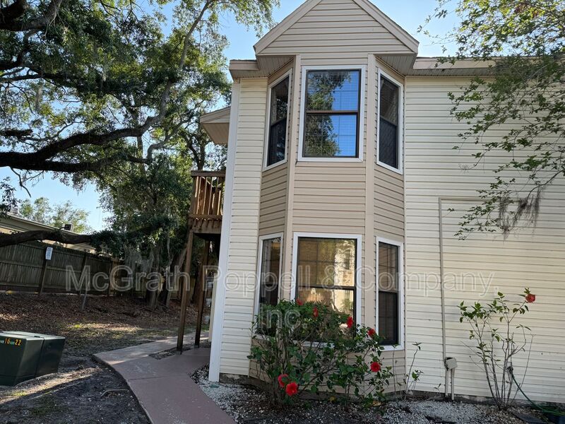 Plant City Condo: 2302 MAKI RD