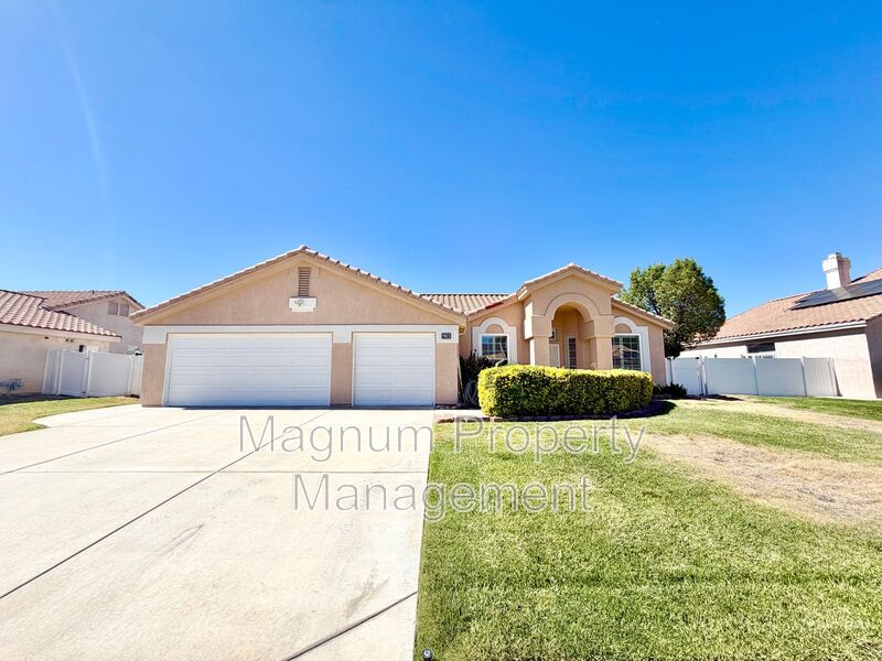 Hemet House: 983 Sarazen St