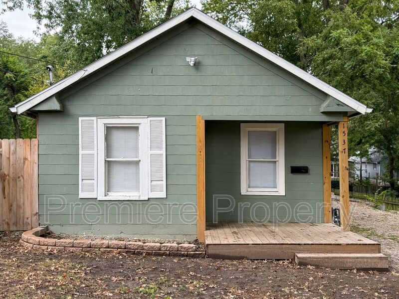 Independence House: 1537 S Willow Ave