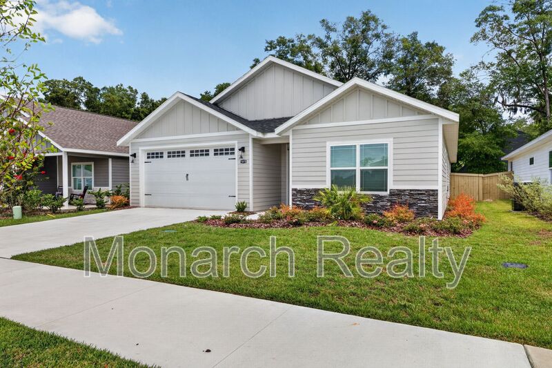 Gainesville House: 1075 SW 66th Terrace, Gainesville, FL 32607