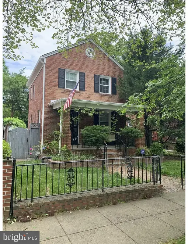 Washington House: 3517 Alton Place NW