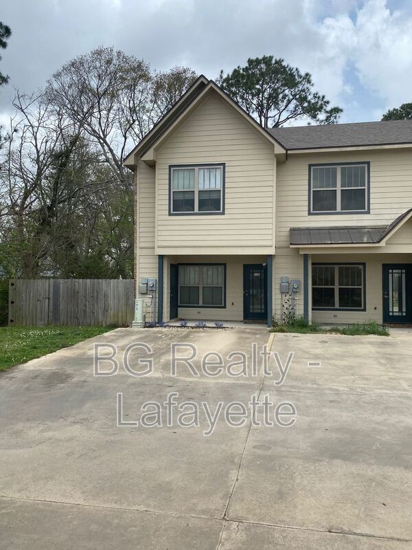 Lafayette Townhome: 208 Caudill Drive