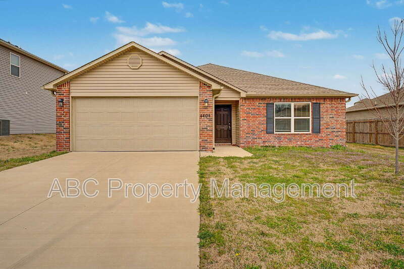 Bentonville House: 4404 SW Sackett Ave