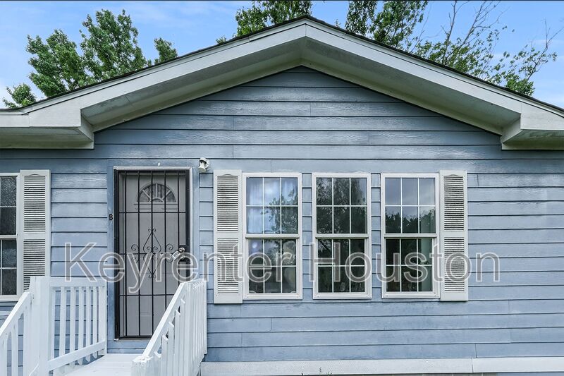 Houston House: 829 Marjorie St