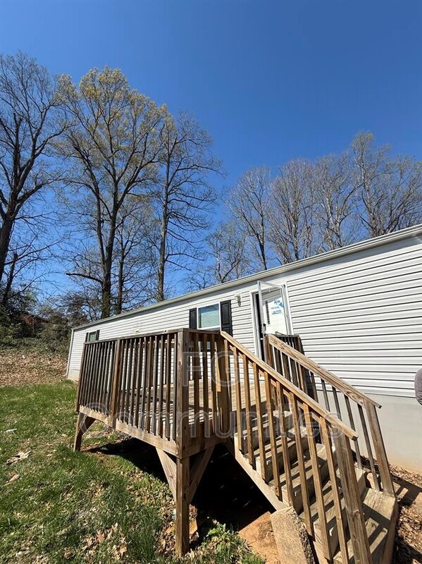 Winston Salem House: 3160 Dunn St Lot 29