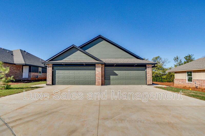 Yukon House: 11505 MacKenzie Way