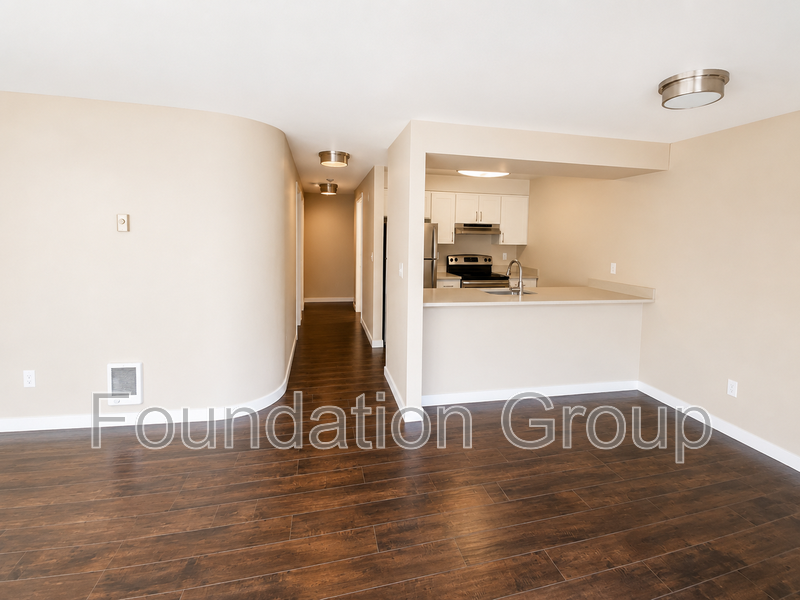 Seattle House: 745 Summit Ave E