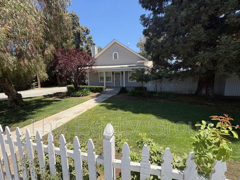 Visalia House: 26738 Road 132