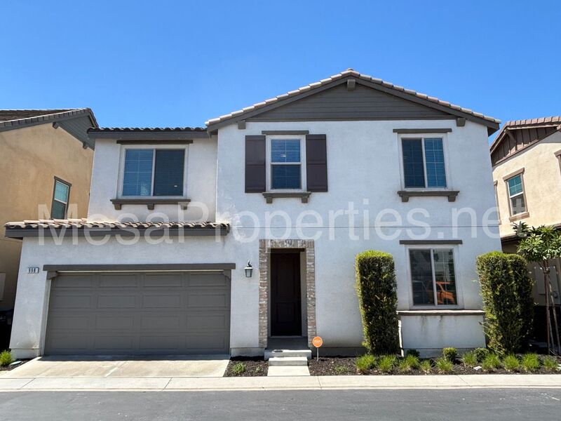 Pomona House: 998 Rodeo Road