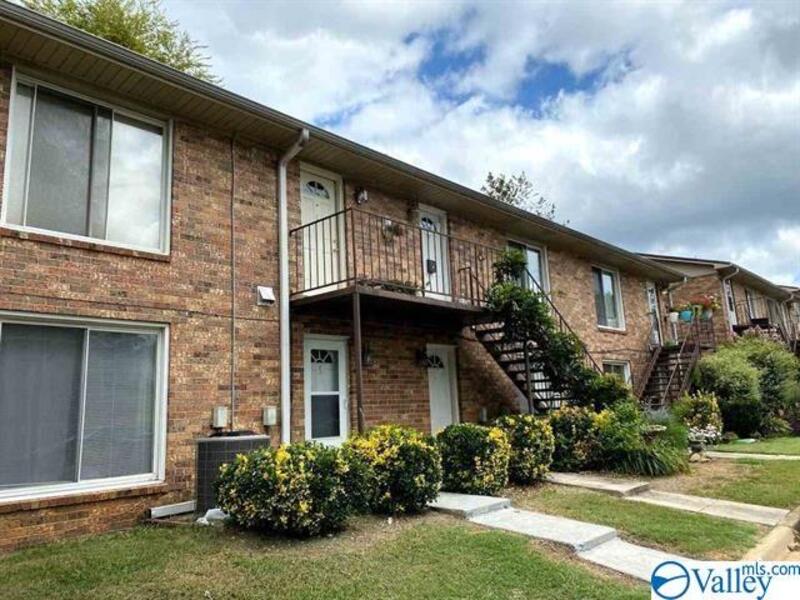 Huntsville House: 2018 Hobbs Road SE3