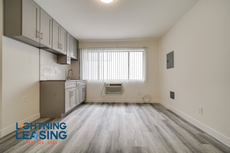 Van Nuys Condo: 15938 Vanowen St