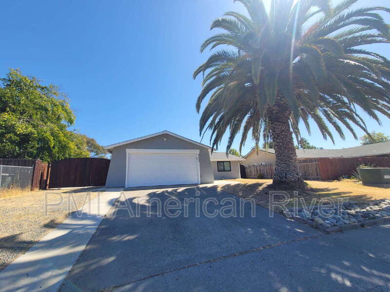 North Highlands House: 4032 Bruce Way