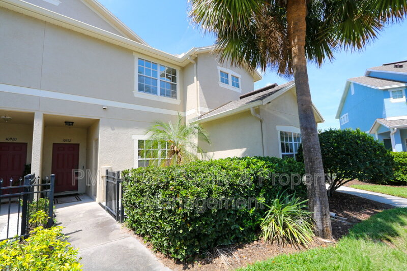 Riverview Townhome: 10922 Winter Crest Drive