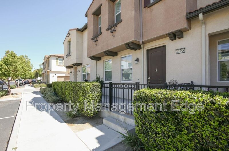 Murrieta House: 40358 Calle Real