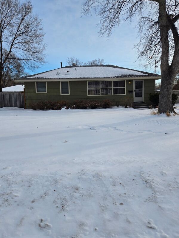 Brooklyn Center House: 5800 Girard Ave N