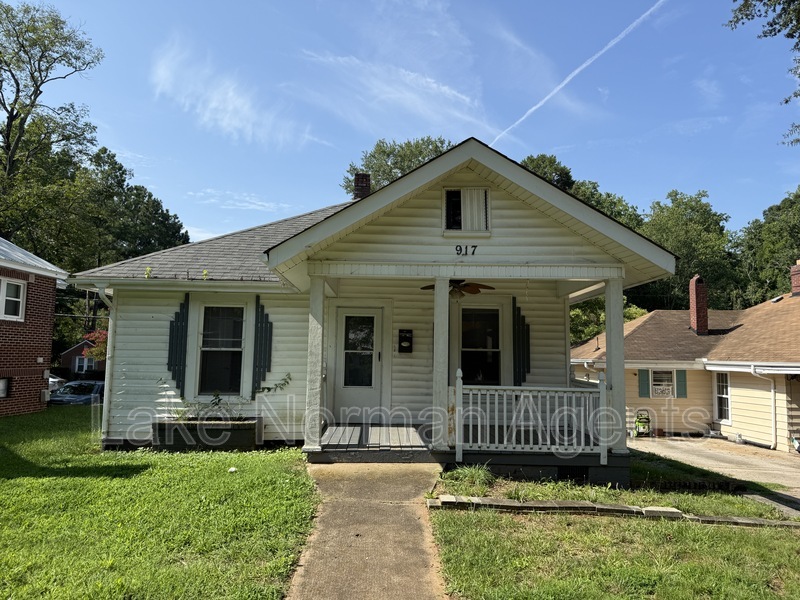 Salisbury House: 917 Lincolnton Rd