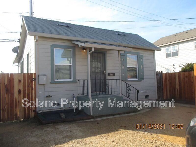 Fairfield House: 721 Broadway St. -