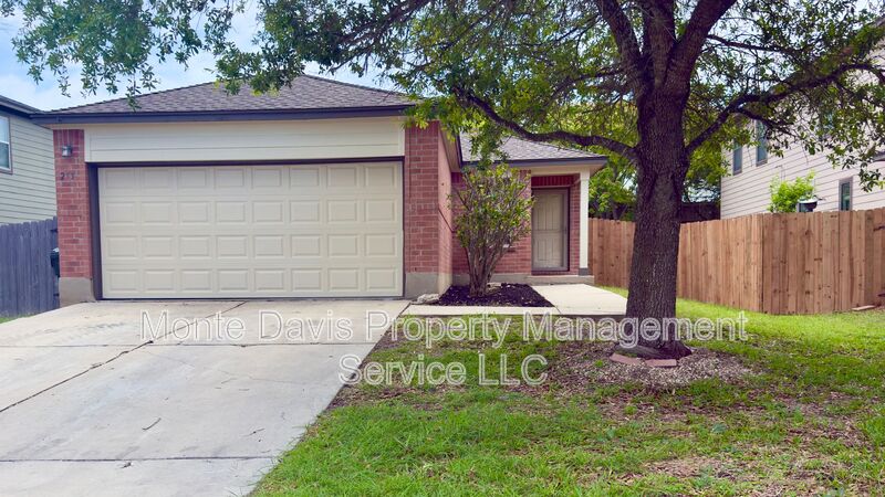 Kyle House: 255 Myrtle St