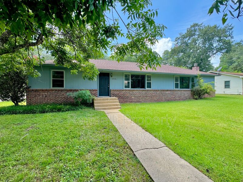 Texarkana House: 3901 Wood St