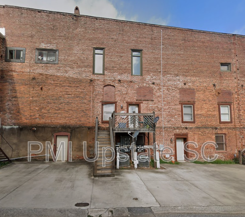 Laurens Condo: 101 Silver St