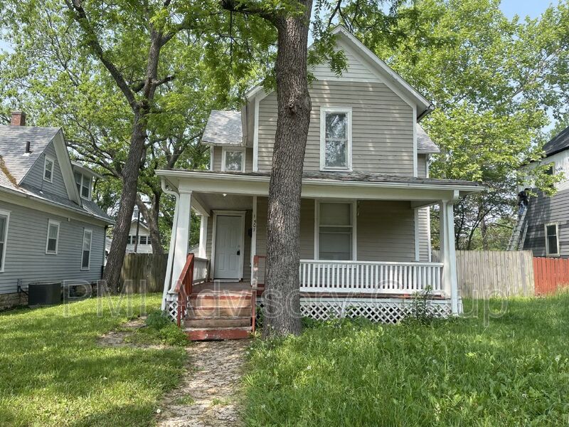 Topeka House: 1507 SW Fillmore St