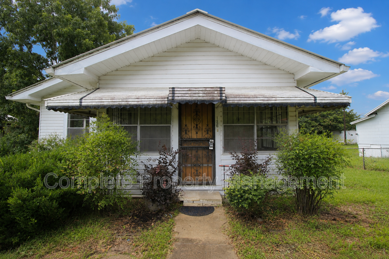 Adamsville House: 126 Front Street