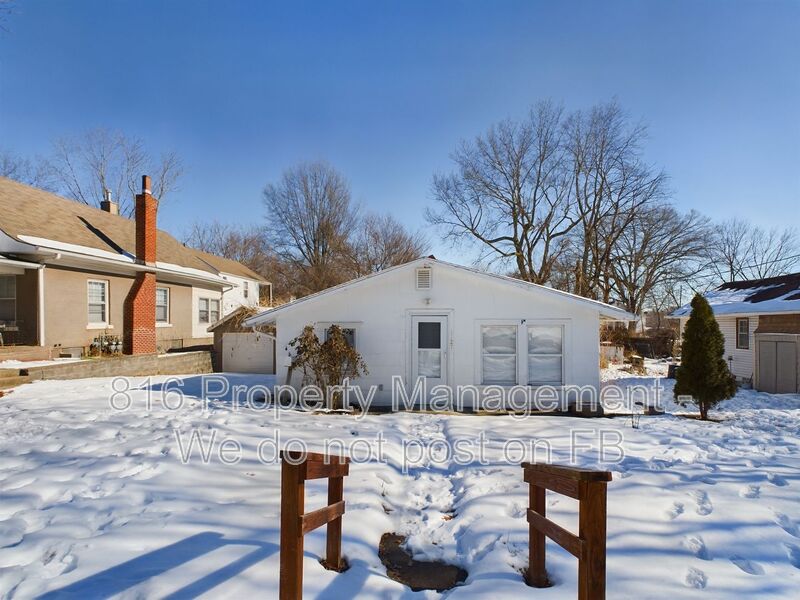 Independence House: 1127 S Hocker Ave