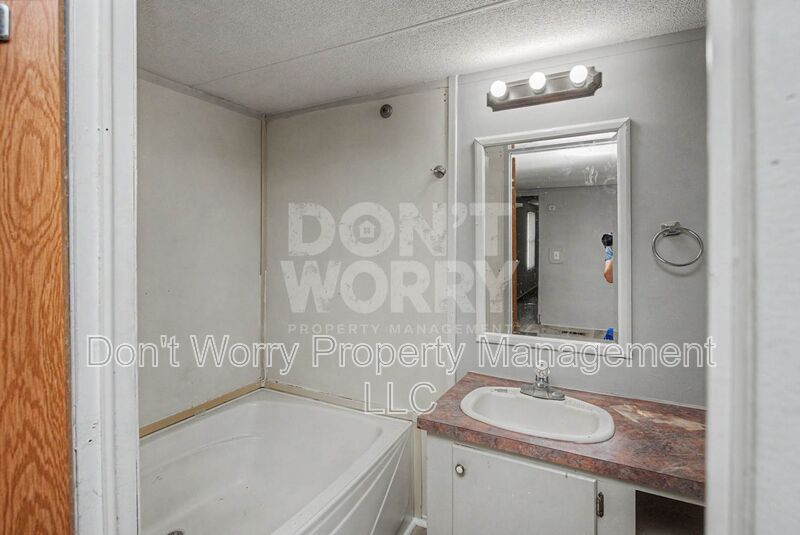 Stoneville House: 900 Frye Road