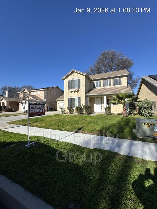 Visalia House: 816 W Loyola Ave