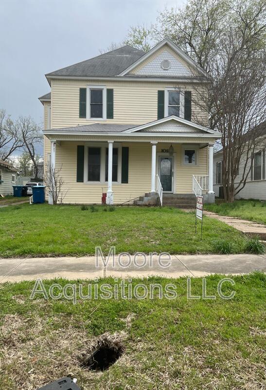 Denison House: 1018 W Sears