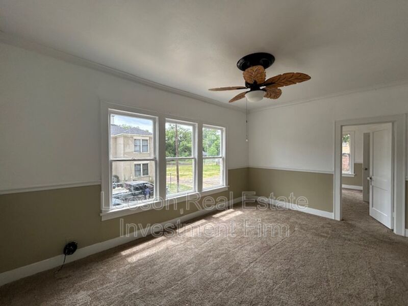 Shreveport House: 320 College A