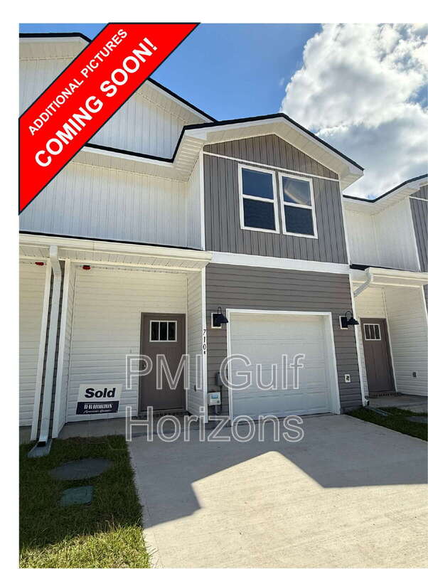 Pensacola Townhome: 710-E Giese Lane